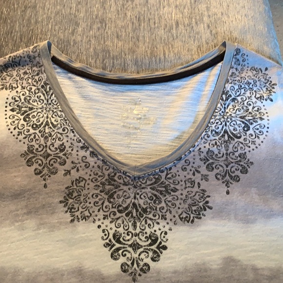 Made for Life women’s gray/white/black tee shirt - Picture 5 of 5